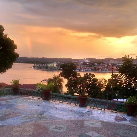 Zapote Tree Inn Флорес Экстерьер фото