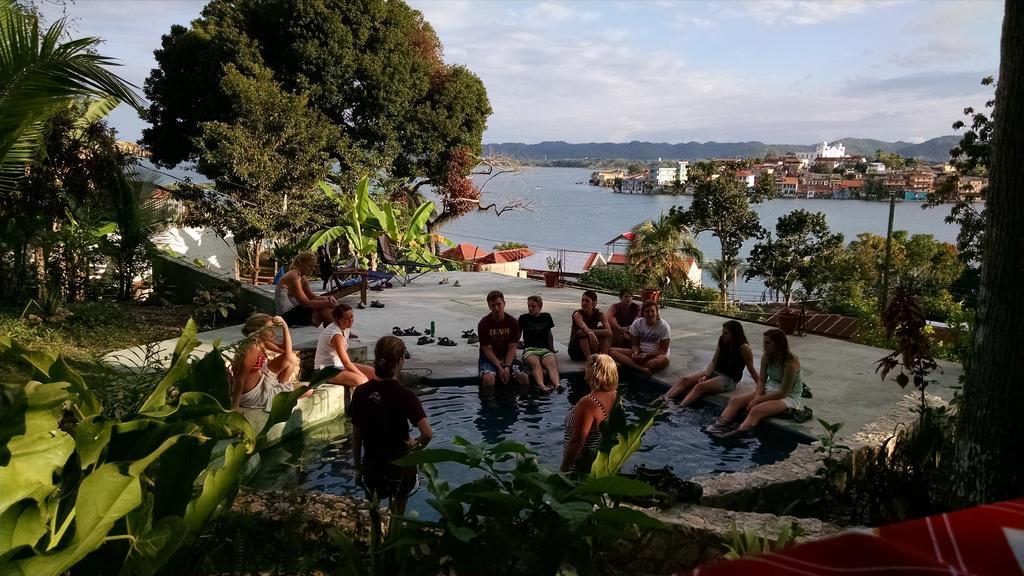 Zapote Tree Inn Флорес Экстерьер фото
