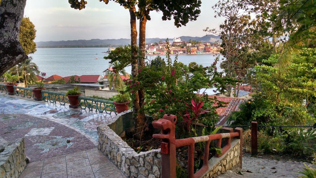 Zapote Tree Inn Флорес Экстерьер фото