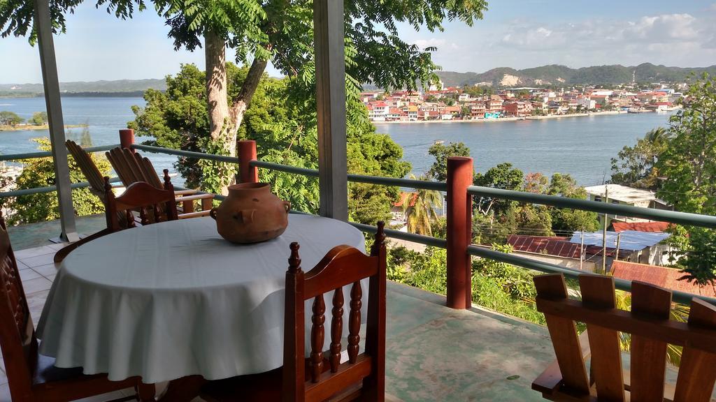 Zapote Tree Inn Флорес Экстерьер фото