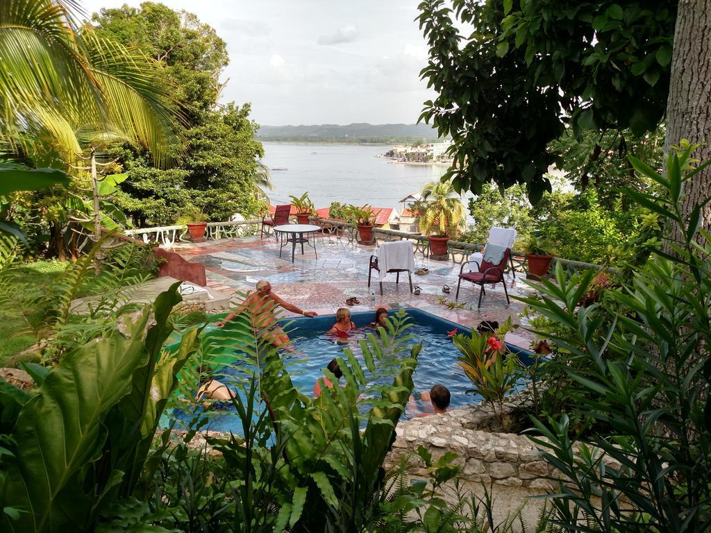 Zapote Tree Inn Флорес Экстерьер фото