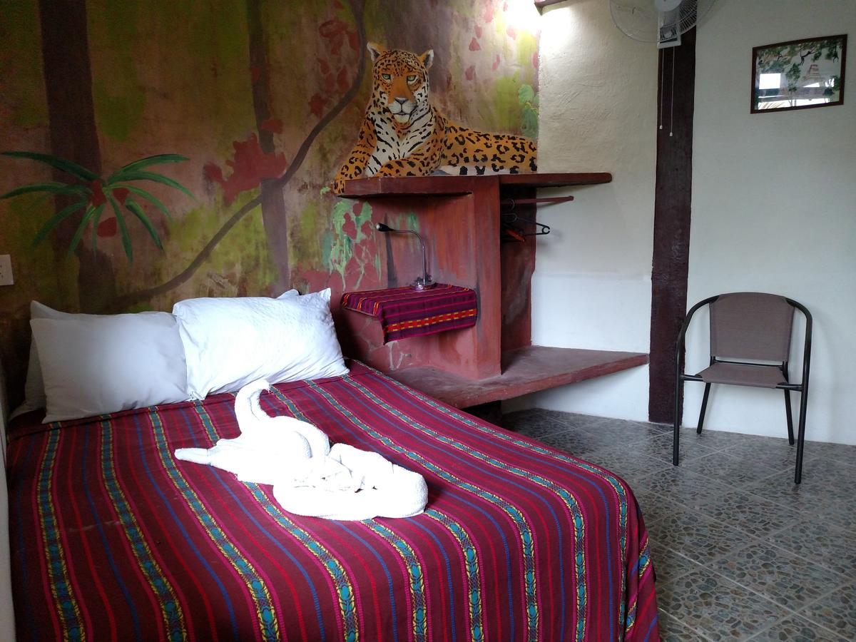 Zapote Tree Inn Флорес Экстерьер фото